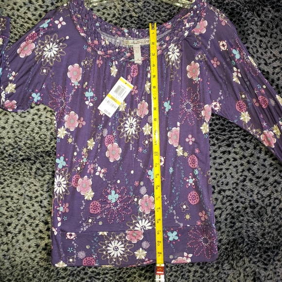 American Rag Floral top - Picture 2 of 4